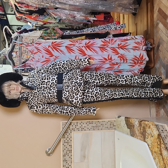 Goldbergh Jaguar Print Women's Ski Jacket - Picture 6 of 10